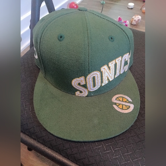 Men's Reebok Size 7 1/2 Seattle Sonics Fitted Hat - Picture 1 of 10